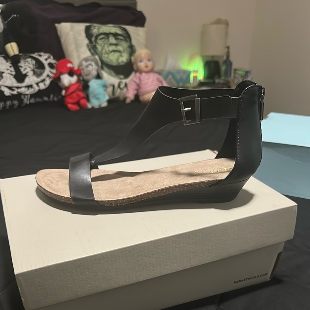 Kenneth Cole Reaction Black Wedge Sandals